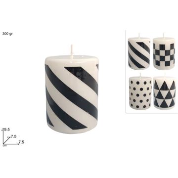 DUE ESSE CHRISTMAS - CANDELA 300GR CON DECORO SCACCHI 4 FANTASIE DI DUEESSE CHRISTMAS